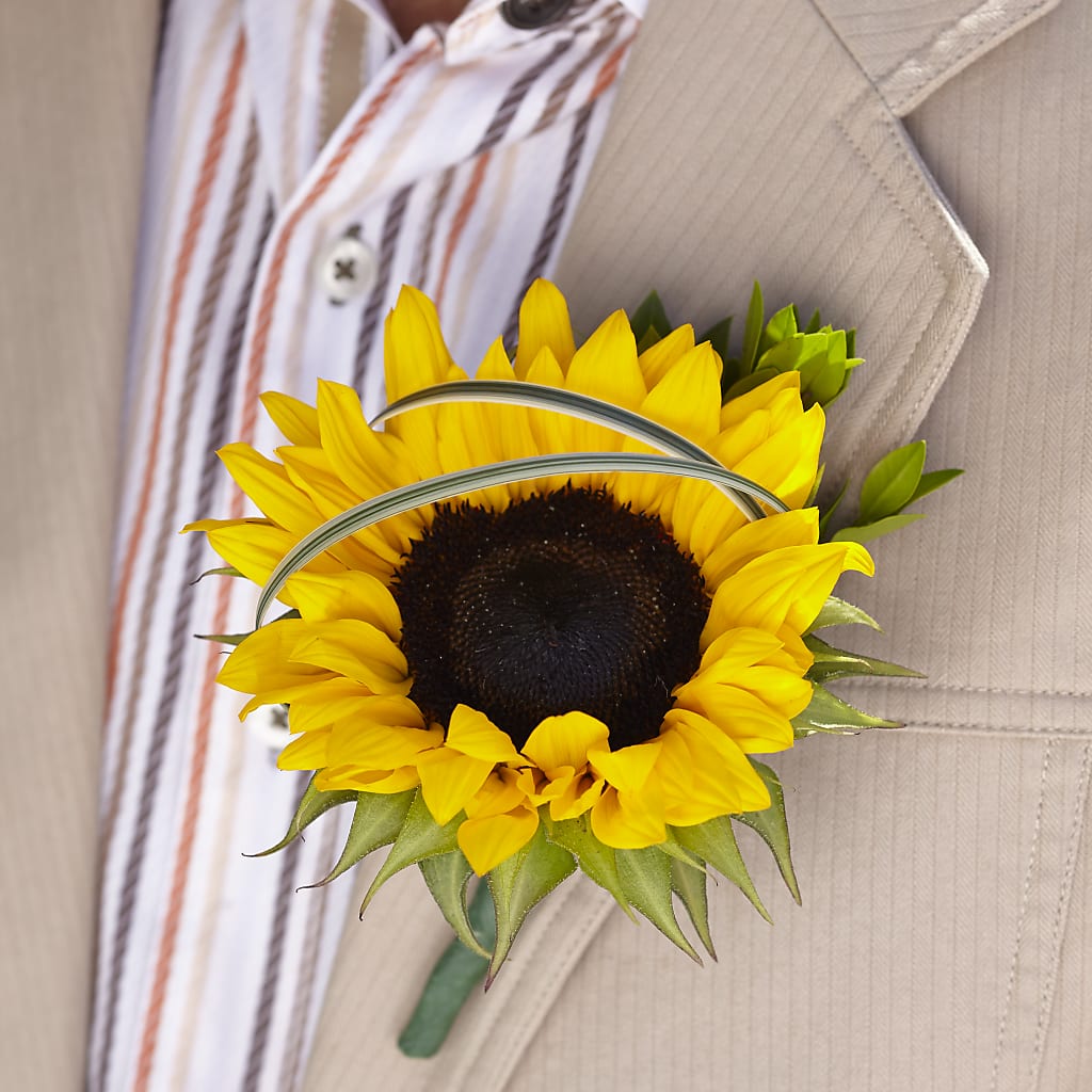 Free Spirit Boutonniere – The Owls Nest Florist, York SC